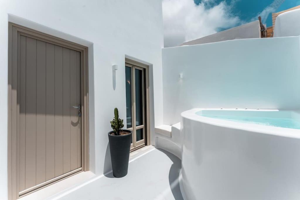 Vila Akri Santorini With Heated Jacuzzi Emporio  Exteriér fotografie